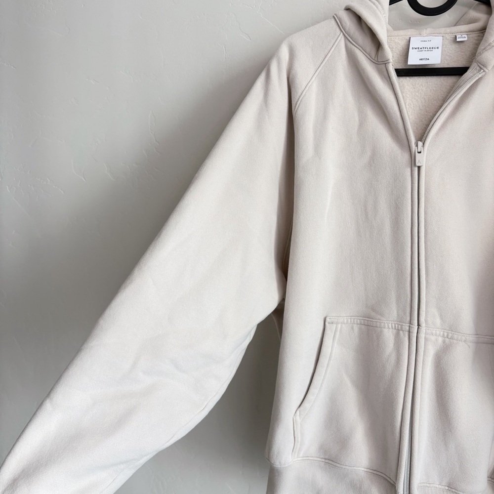Aritzia Cozy Fleece Mega Raglan Zip Hoodie cream
Size S - Picture 5 of 9